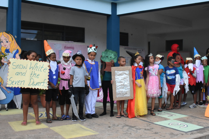 Baie Lazare school hosts book parade to encourage pupils to read