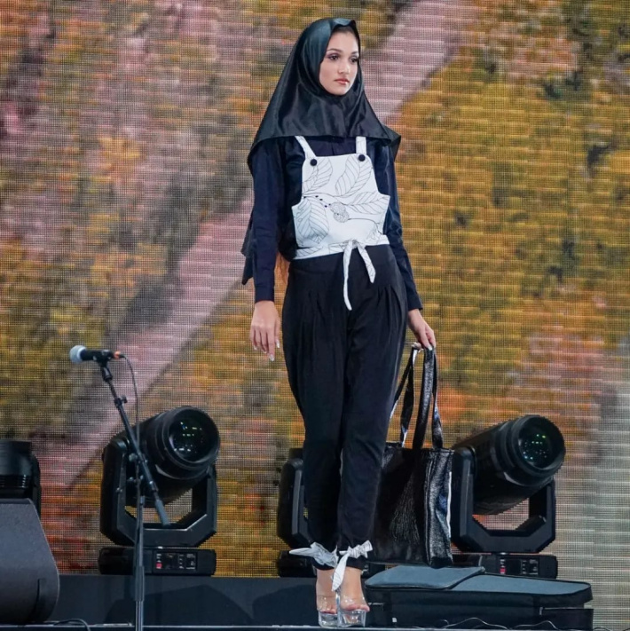 Designer dazzles Praslinois ahead of World Fashion Show in Beverly Hills   