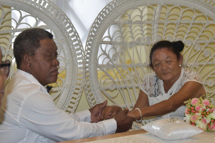 Elderly couple tie the knot after meeting at old people’s home