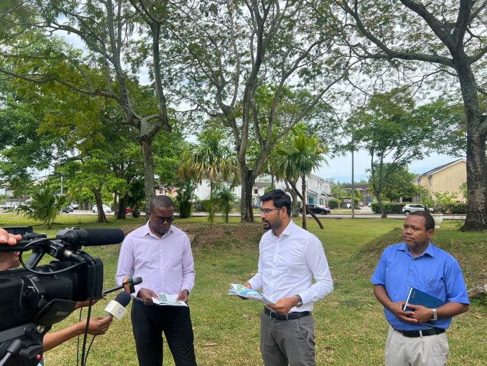 Stakeholders visit Roche Caiman market site, ahead of final plans
