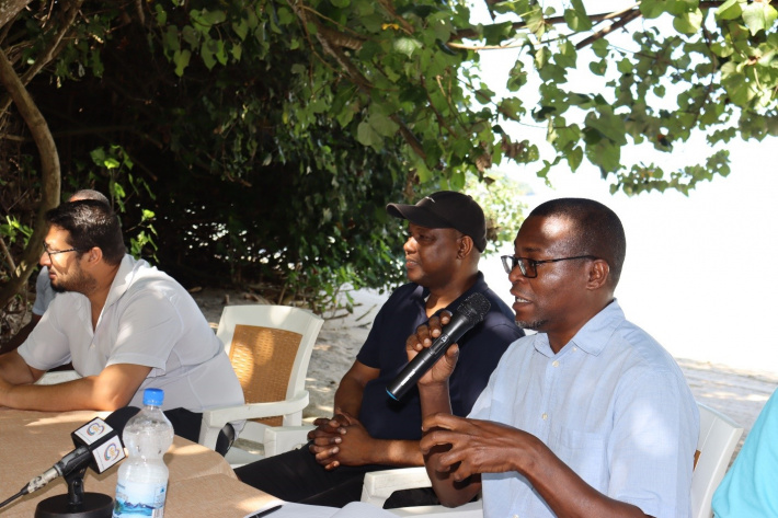 Residents of Anse à la Mouche discuss flooding issues with their MNA and Minister Joubert