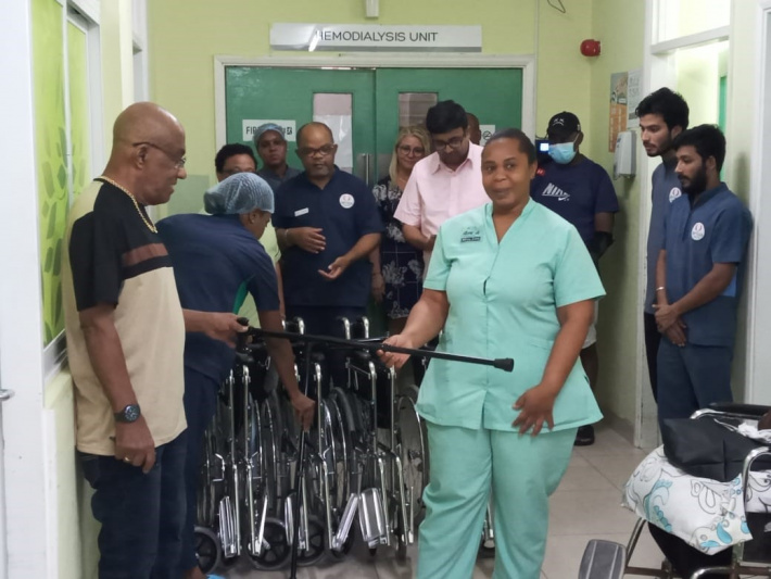 Dialysis patient donates to Haemodialysis Unit