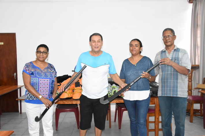 Hockey     Hockey federation receives equipment from the Children’s Special Fund