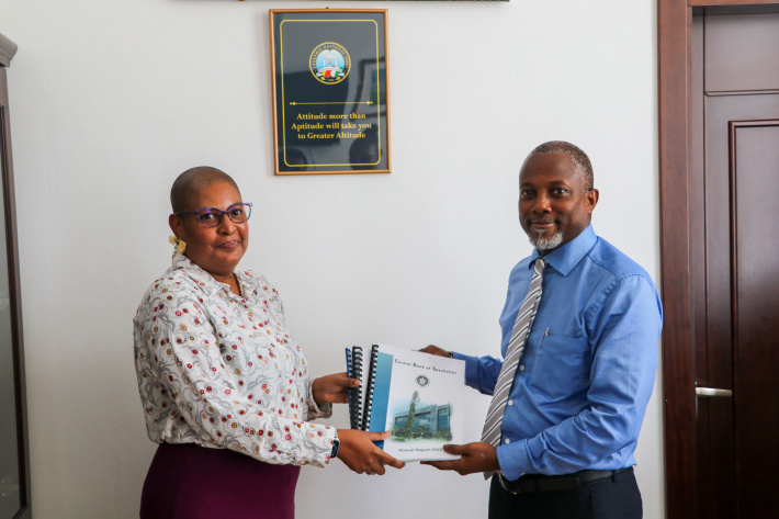 Central Bank Governor presents annual report 2022 to deputy Speaker