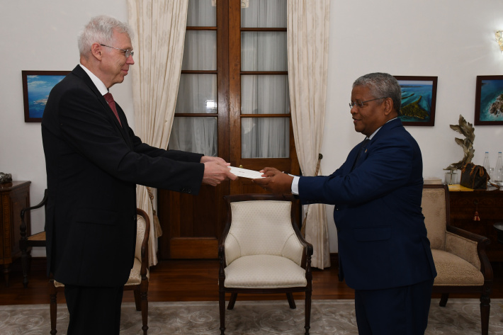 New Swiss ambassador presents credentials