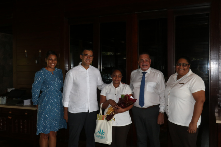 Tourism minister congratulates newly promoted Seychellois at Four Seasons