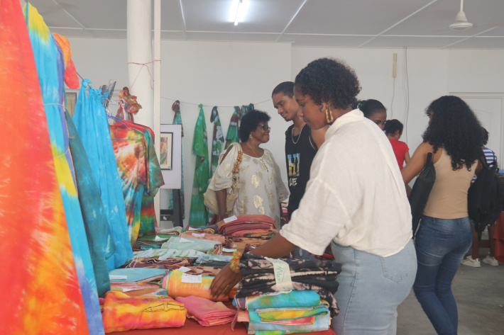 SIAD hosts first art bazaar