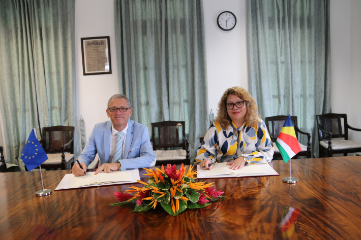 Seychelles and EU sign contract agreements for the supply of laboratory equipment