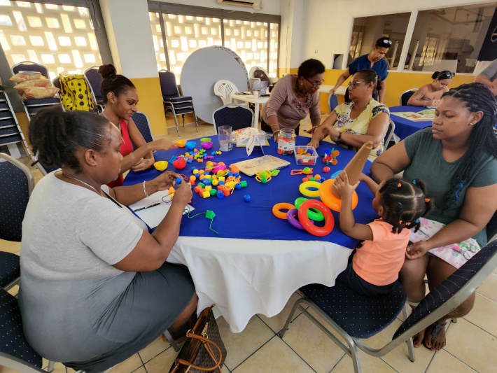 Parents equipped with tools for early learning at home