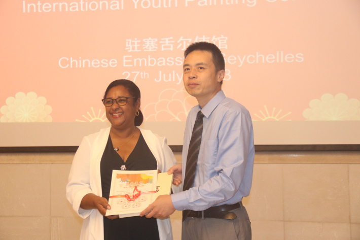 Winners of 6th International Youth Painting Exhibition in Nanjing, China rewarded