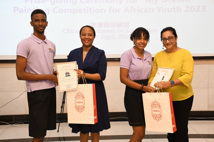 Two Seychellois shine in painting competition for African youths 