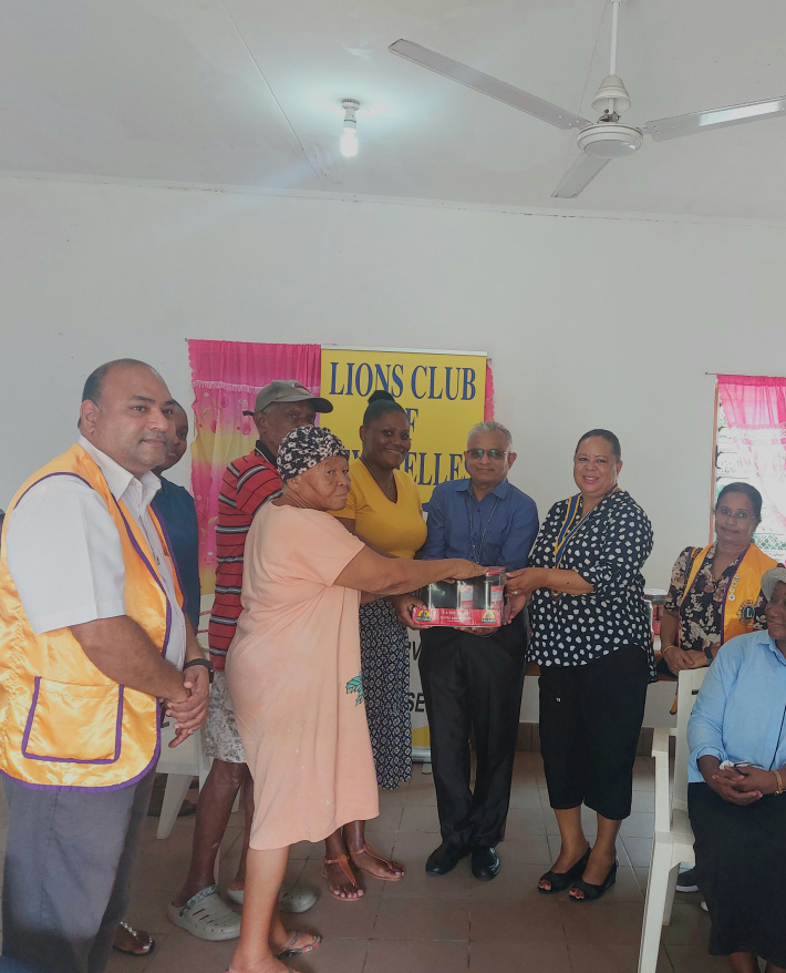 Lions of Seychelles share with residents of La Retraite home for the elderly