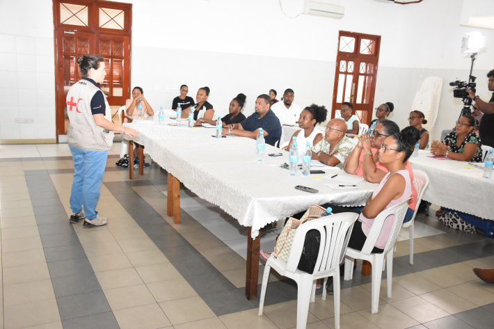 Volunteer training on disaster risk reduction