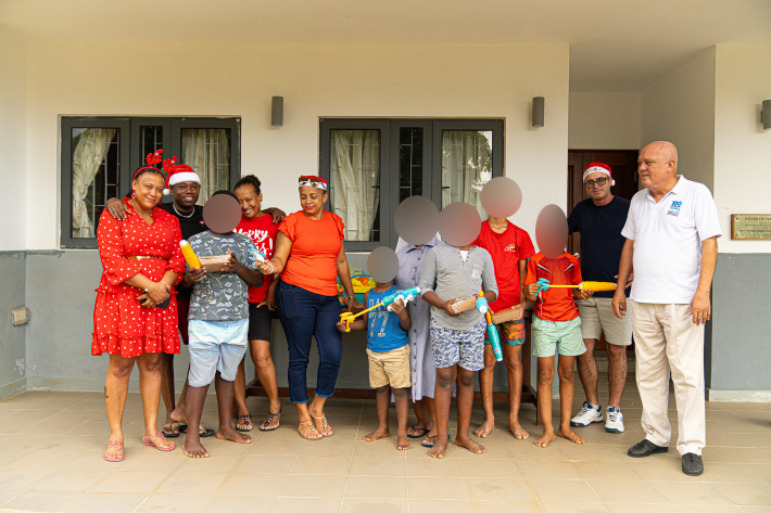 Hilton Seychelles Labriz Resort & Spa embarks on a heartwarming Christmas lunch box distribution in collaboration with Bel Ombre district administration