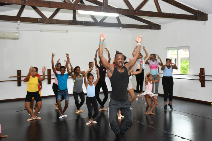 Renowned British choreographer shares his skills with local dancers