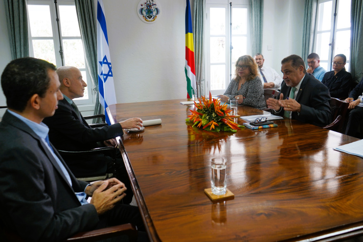 Israeli ambassador meets with the Minister for Foreign Affairs and Tourism