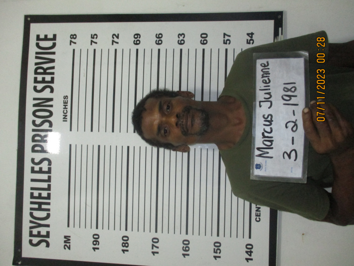 Remand inmate detained with active mobile phone. 