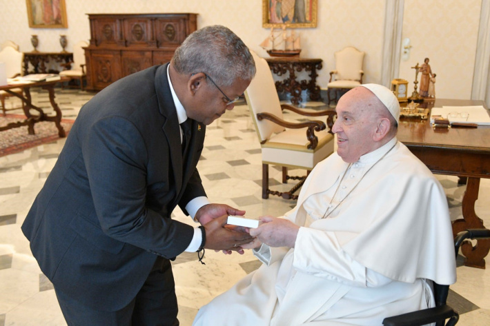 President Ramkalawan holds  audience with Pope Francis