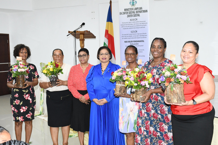 Long-serving social workers honoured