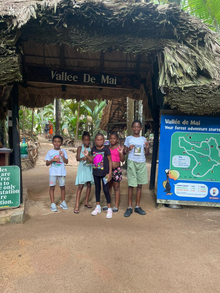 Trip to Praslin for students from School for the Deaf