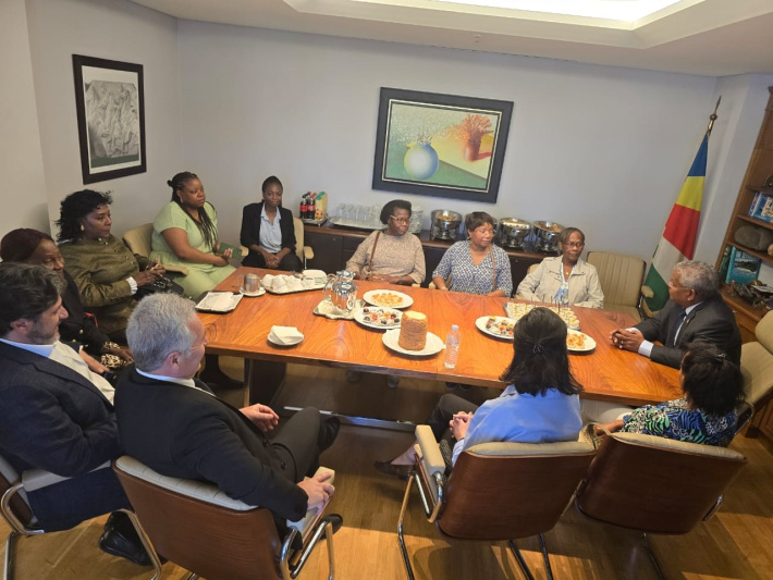 President Ramkalawan meets Seychellois community living in Greece