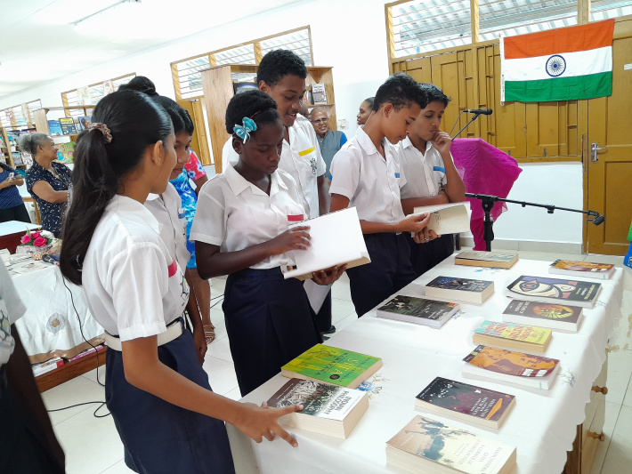 Indian High Commission donates books to Mont Fleuri secondary school