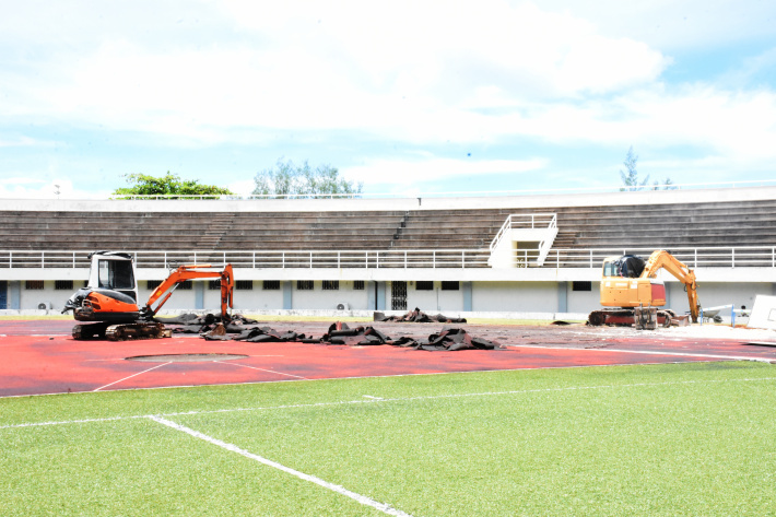 Resurfacing of Stad Linite track progressing  