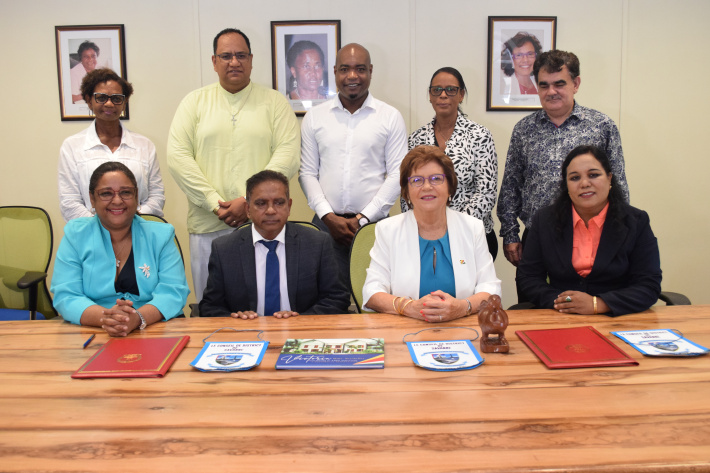 Jumelage renouvelé entre le district de Savanne et celui de Port Glaud aux Seychelles   