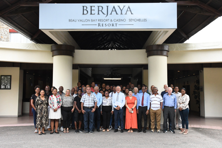 Towards a management plan for Seychelles’ sea cucumber fishery