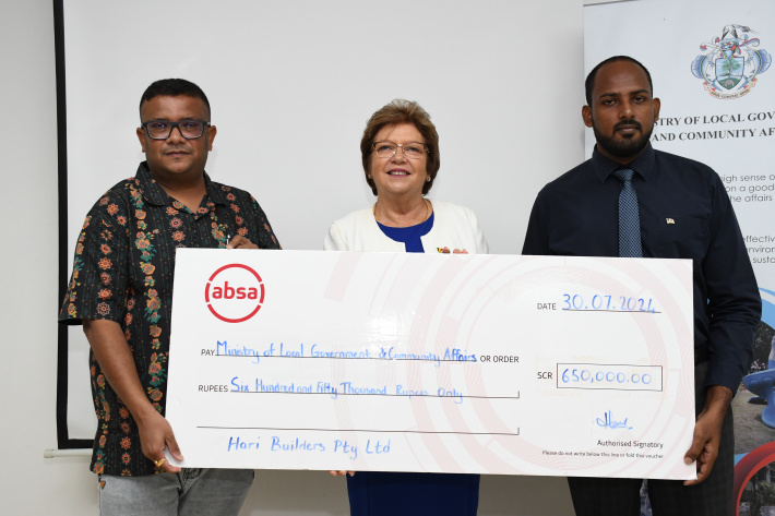 Hari Builders donates R650,000 towards St Louis playing field’s renovations