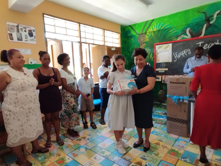 First Lady brings added cheer to children on Praslin