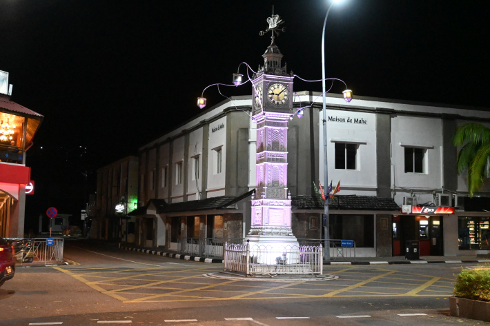 Symbolic ‘Pink link’ event at clock tower concludes breast cancer awareness month   