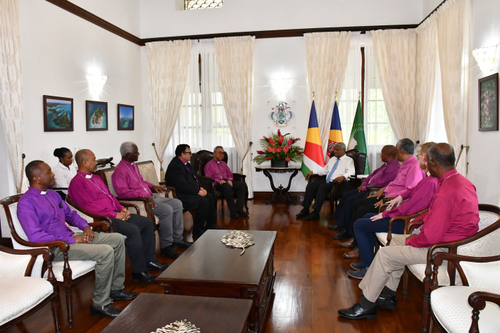 Neuf évêques anglicans rendent visite de courtoisie au Président Ramkalawan   