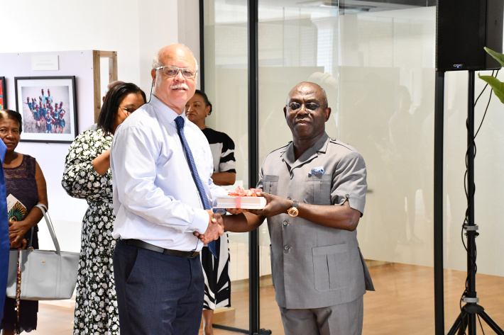 Tom Boatin Foundation donates 100 books to Seychelles National library