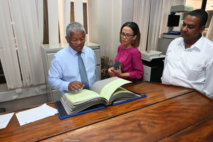 President Ramkalawan visits the Registrar General’s office