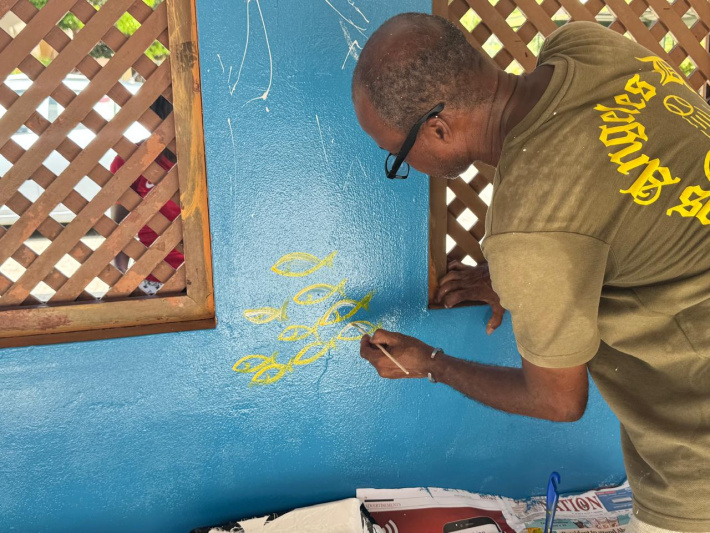 Bus shelters on Praslin get marine-themed makeover
