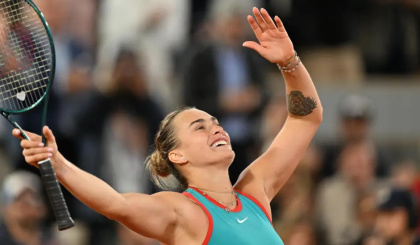 Sabalenka takes out Swiatek to reach French Open final