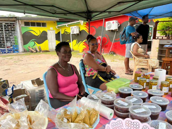 En bazar spesyal lo Praslin pour selebre Lafet Lendepandans