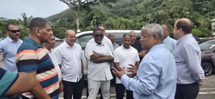 President Ramkalawan meets with airport taxi operators