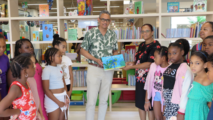 Danny Faure Foundation donates books to National Library