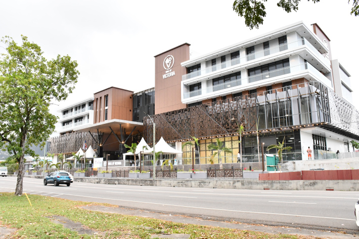 Pillay R. Group hosts soft opening of Mall of Victoria