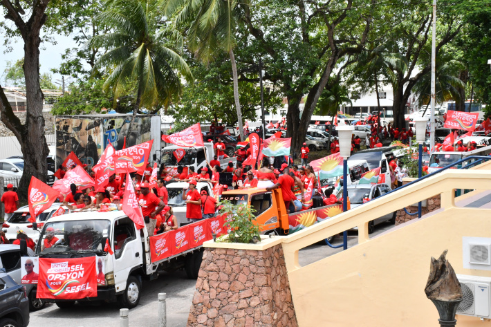 United Seychelles mobilises supporters through motorcade