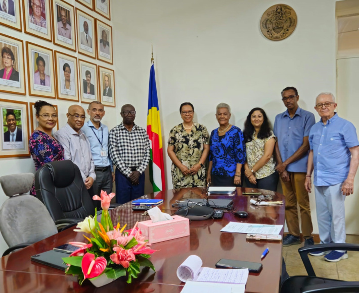 Health ministry and Rotary Club of Victoria discuss cancer prevention programme