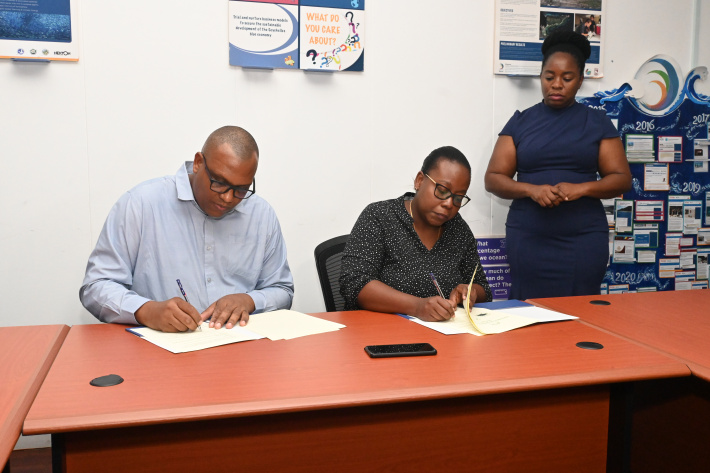 SeyCCAT signs grant agreement with two entities