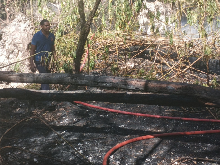 SFRSA extinguishes another bush fire at Zone 21, Pointe Larue