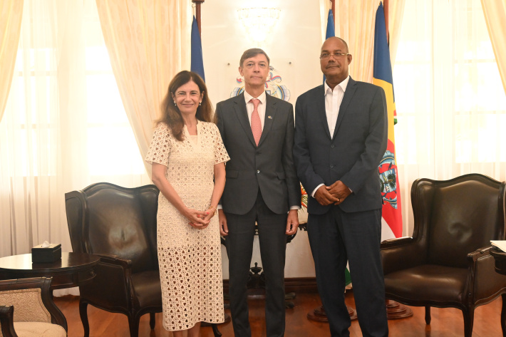 Le Dr Ramgoolam, premier dirigeant reçu par le Président Herminie