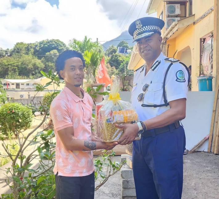 President Herminie and police commend heroic  Seychellois who rescued visitors in distress