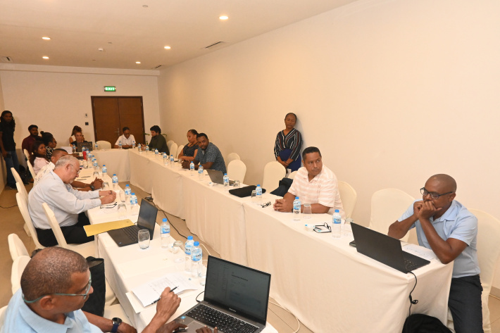 Study highlights problems posed by electronic waste and used batteries