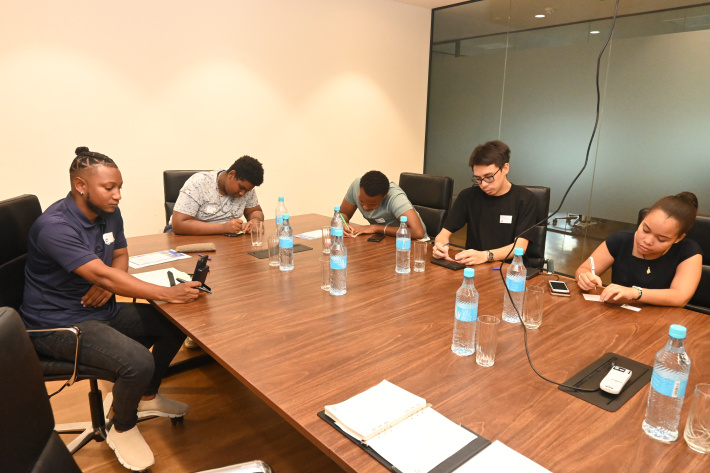 Des jeunes participent au programme D-CLIC ‘Formez-vous au numérique avec l’OIF’