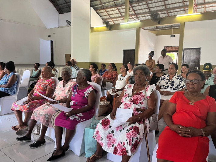 Bann trwazyenm-az lo zil pros i ganny onore